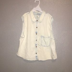 Short sleeve button up